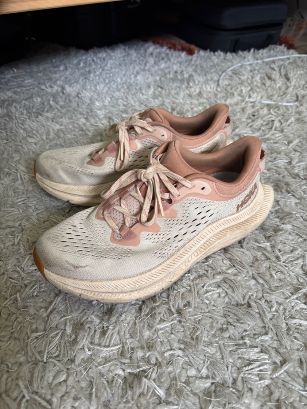 Woman’s Kawana Hokas Sz 7